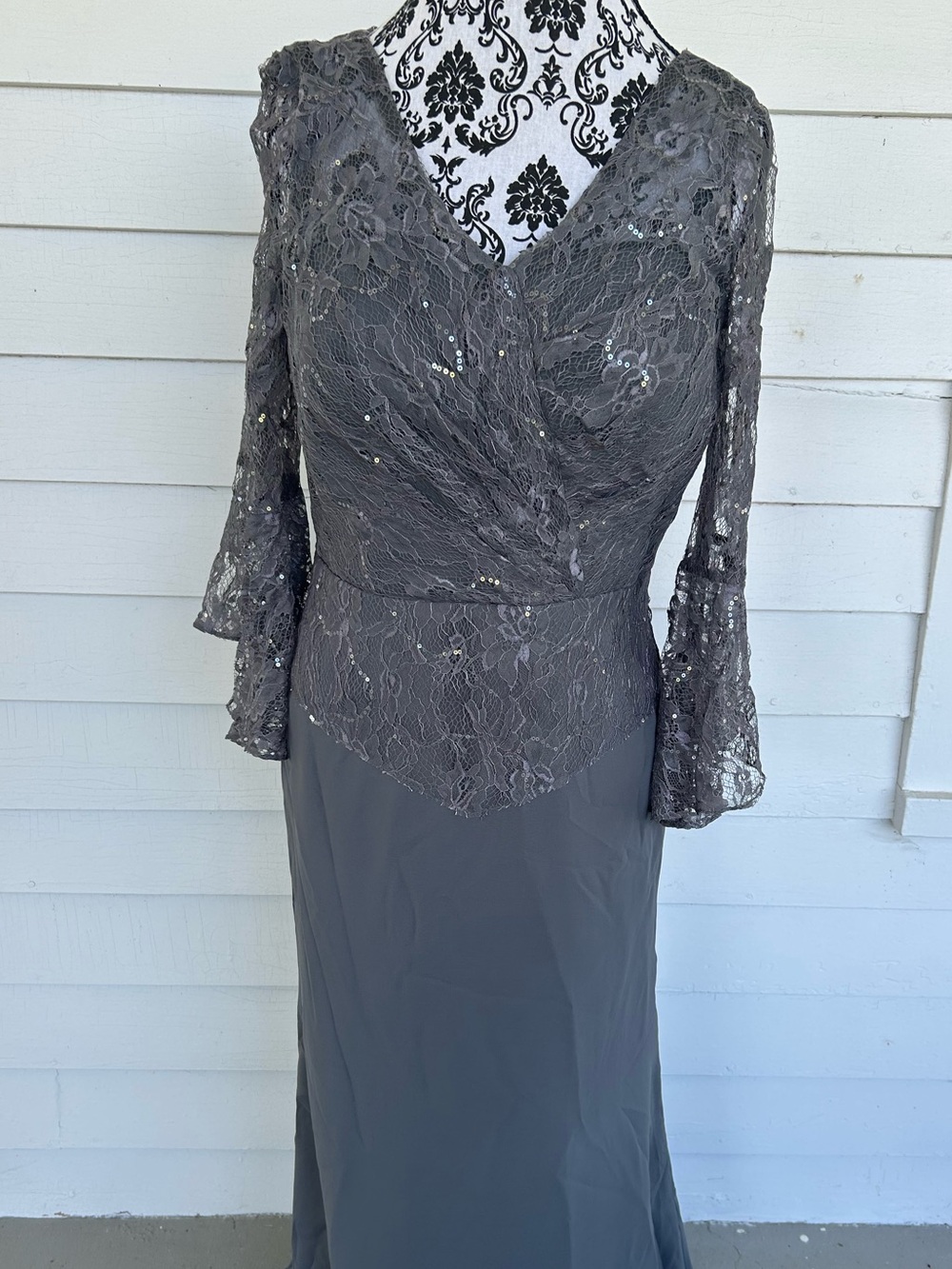 Elegant Gray Lace Evening Dress with Sequin Detail
